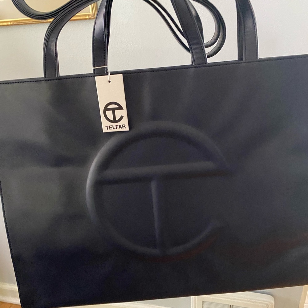 Large Navy Blue Telfar bag - brand new!